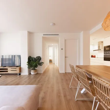 Bravissimo Falco, 3 Bedrooms And Balcony * ジローナ