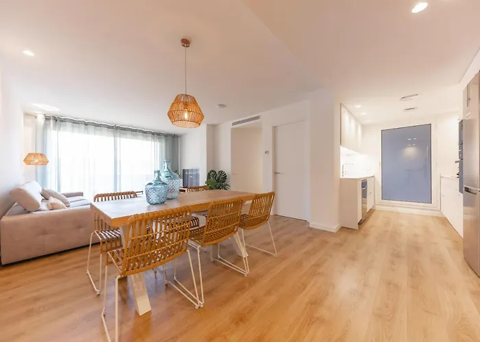 Bravissimo Falco, 3 Bedrooms And Balcony * Girona